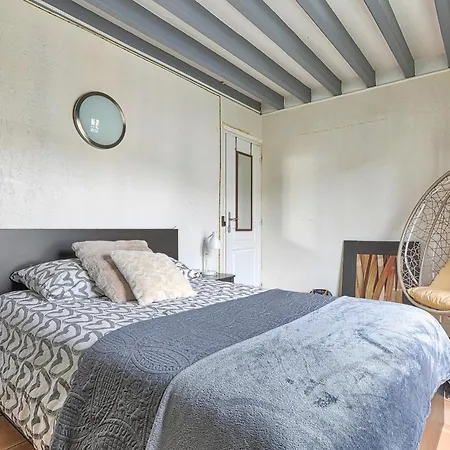 Maison De 3 Et Un Salon Sur Les Quais De Seine Proche De Paris *